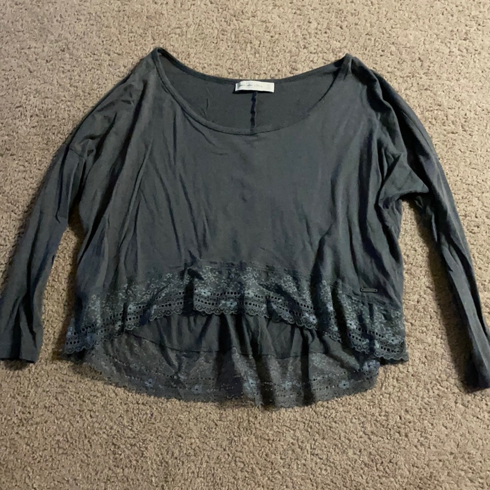 Gray long sleeved crop top lace at bottom